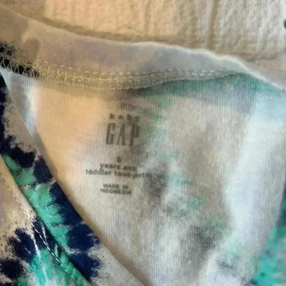 GAP - Tie died tank top with heart design. Size 5 - Picture 3 of 3